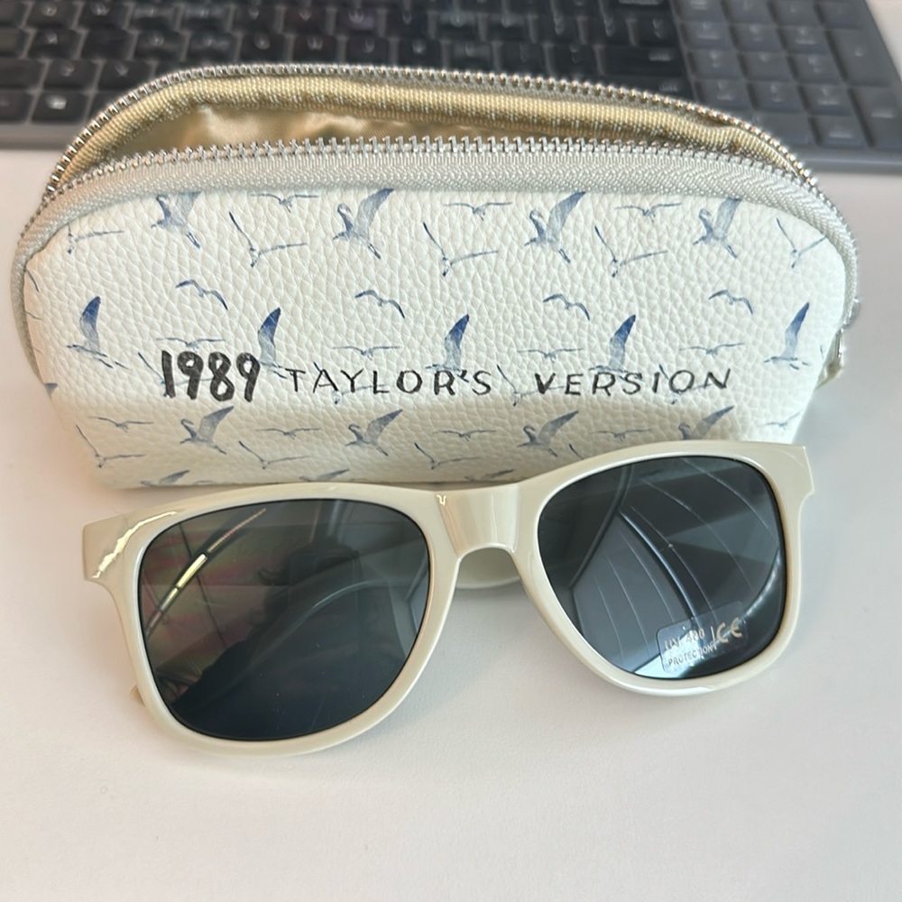 Taylor Swift 1989 sunglasses and case